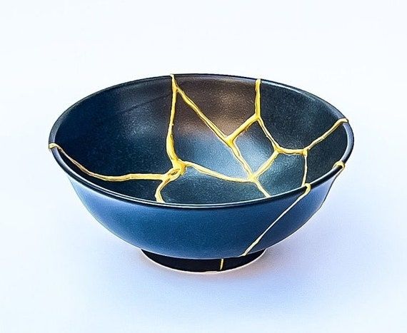 Kintsugi und die Kunst der Narben: Was Japans Goldreparatur über Resilienz lehrt