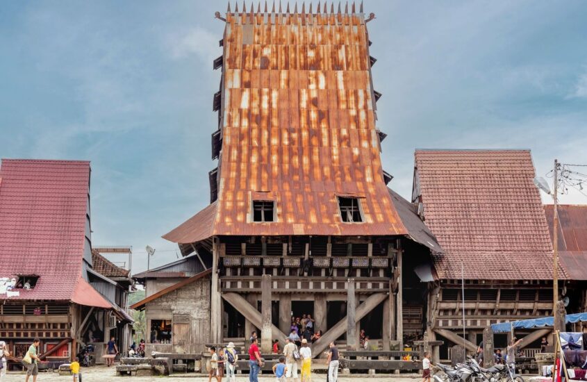 Architektur der Ahnen: Was uns die Tongkonan-Häuser von Tana Toraja über Gemeinschaft und Natur verraten